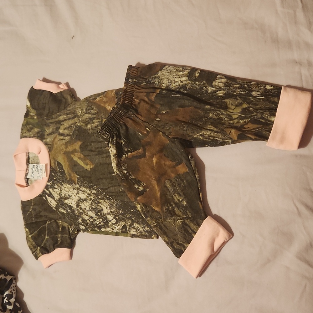 EUC "Jordan Lee" newborn pink mossy oak 2 pc. outfit